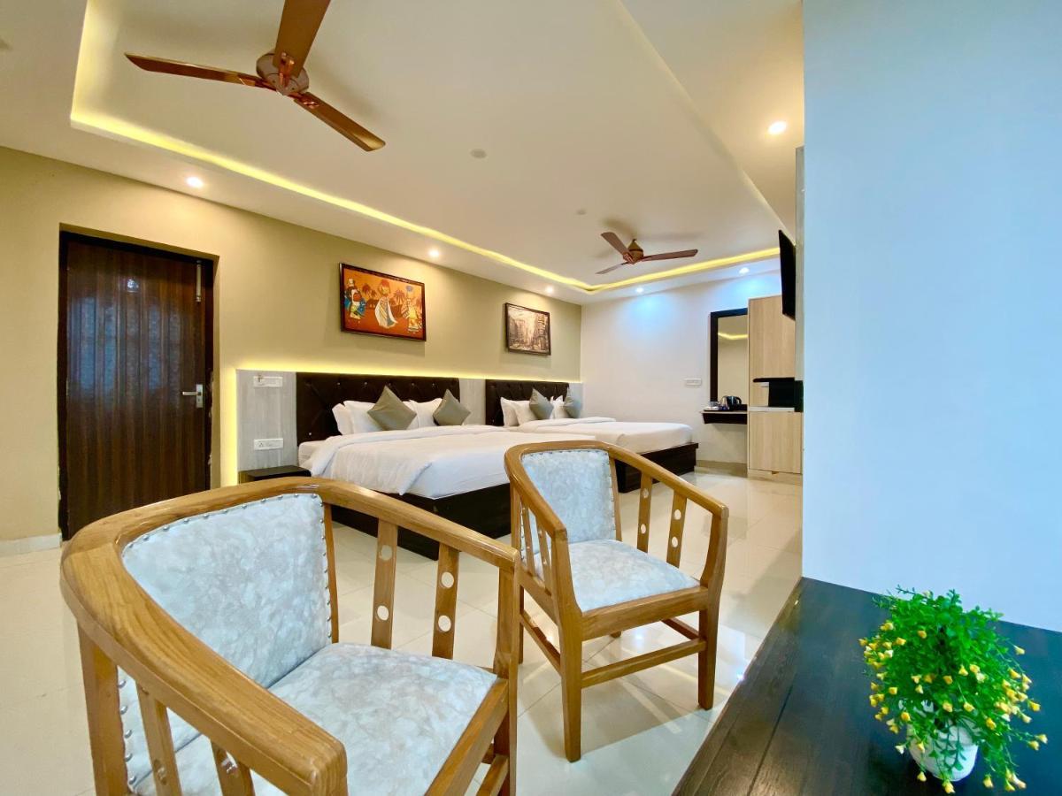Hotel Kavita Palace Lansdowne Kültér fotó