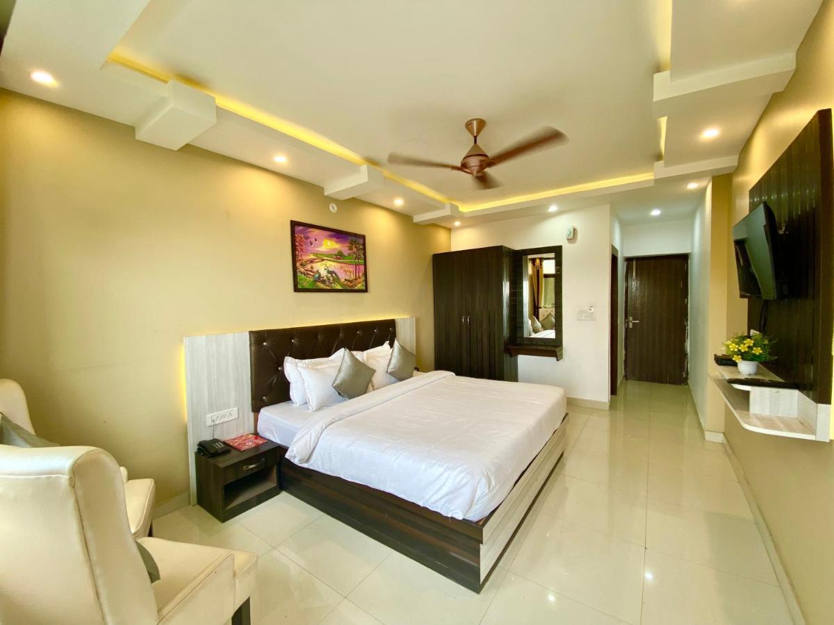 Hotel Kavita Palace Lansdowne Kültér fotó
